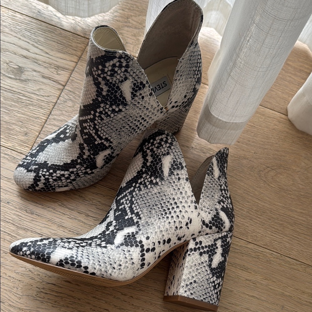 STINE GOYA Black and White Ankle Booties Snake Print